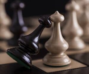 Advisers ‘pawns’ of financial industry